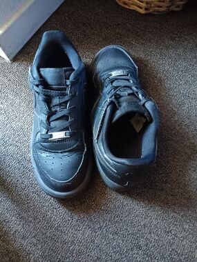 Nike Boys Kids  All-Black Low-Top Athletic Sneakers
